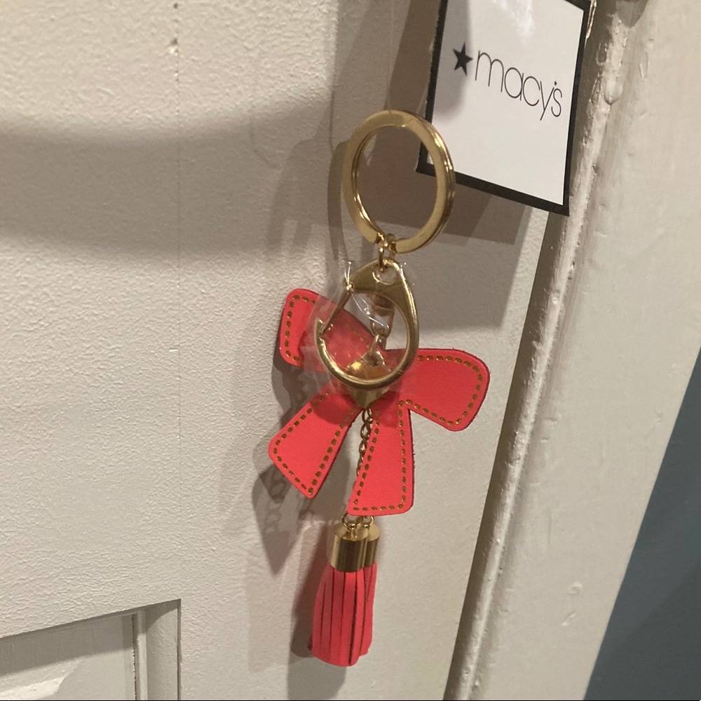 Bow Keychain - Picture 2 of 4